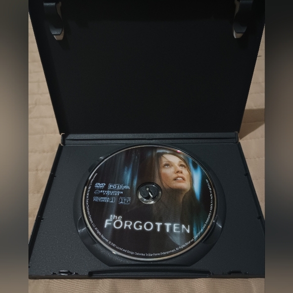 The Forgotten DVD Julianne Moore (Alternate Ending) - Picture 3 of 3